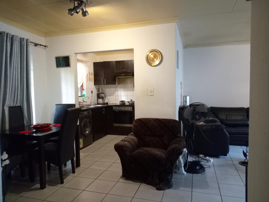 2 Bedroom Property for Sale in Corlett Gardens Gauteng