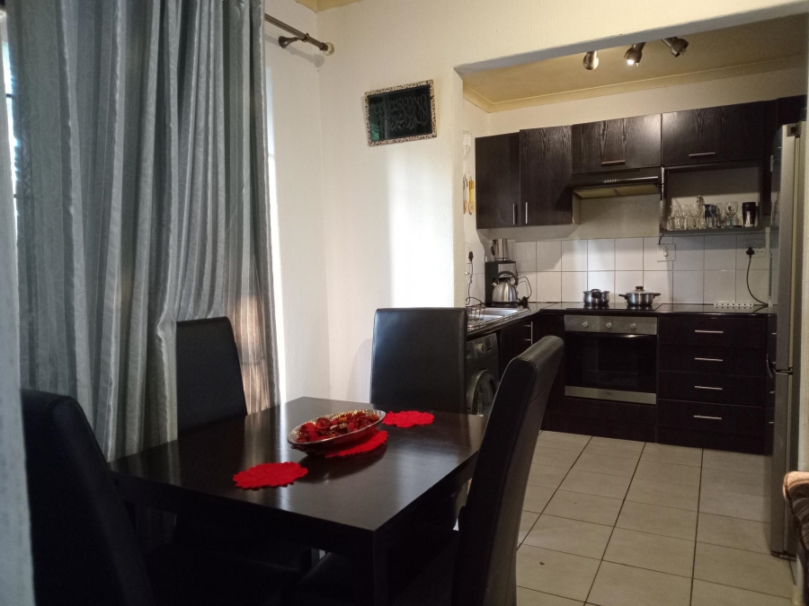 2 Bedroom Property for Sale in Corlett Gardens Gauteng