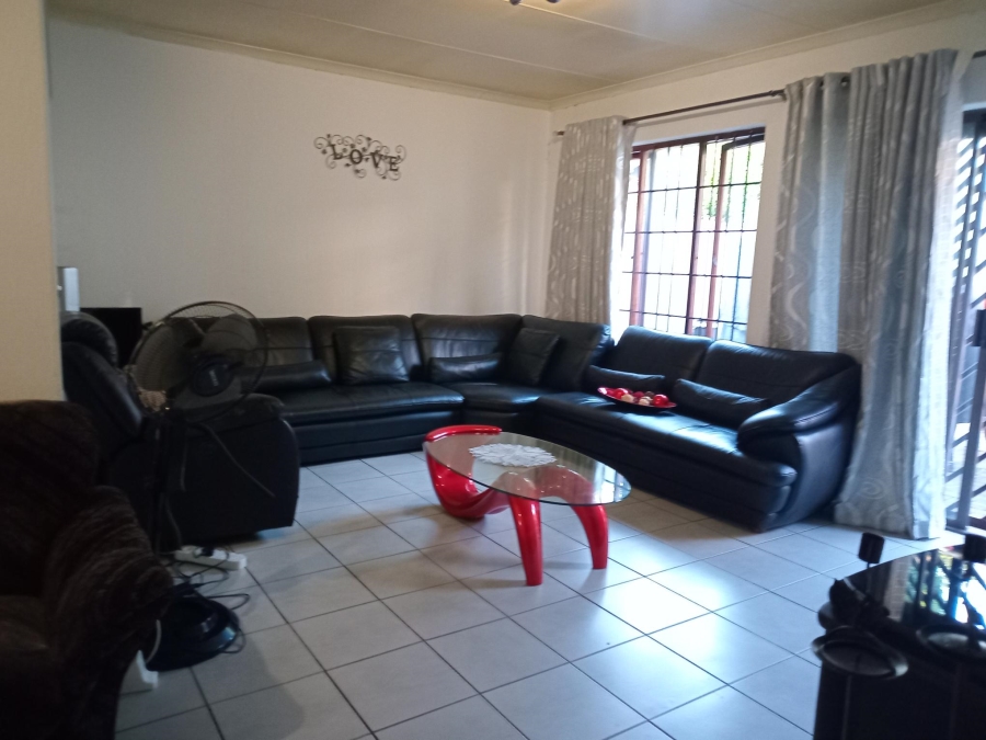 2 Bedroom Property for Sale in Corlett Gardens Gauteng