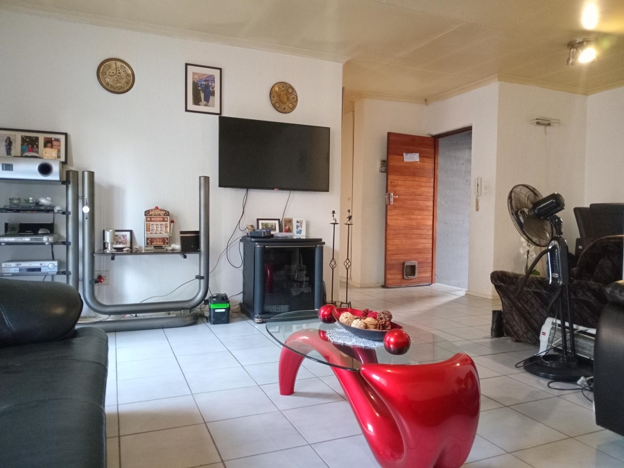 2 Bedroom Property for Sale in Corlett Gardens Gauteng