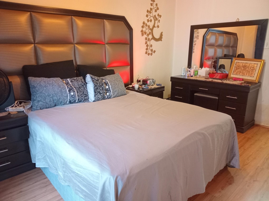 2 Bedroom Property for Sale in Corlett Gardens Gauteng