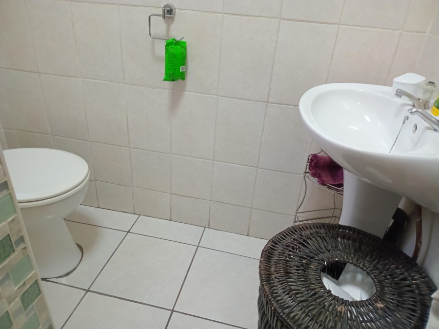 2 Bedroom Property for Sale in Corlett Gardens Gauteng