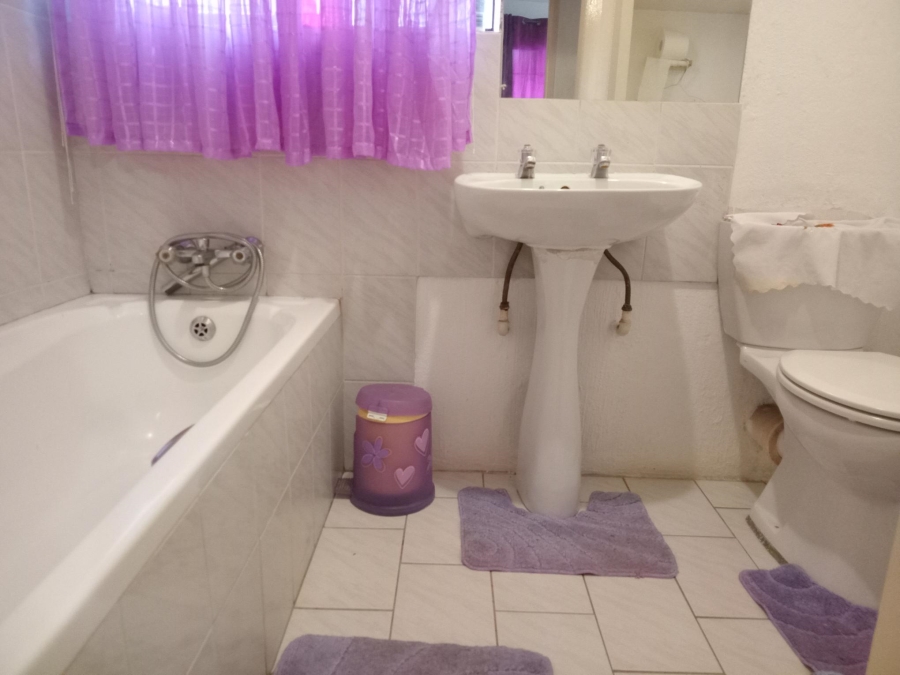 2 Bedroom Property for Sale in Corlett Gardens Gauteng