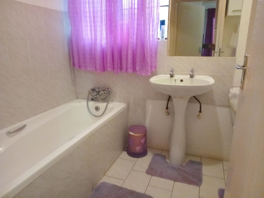 2 Bedroom Property for Sale in Corlett Gardens Gauteng