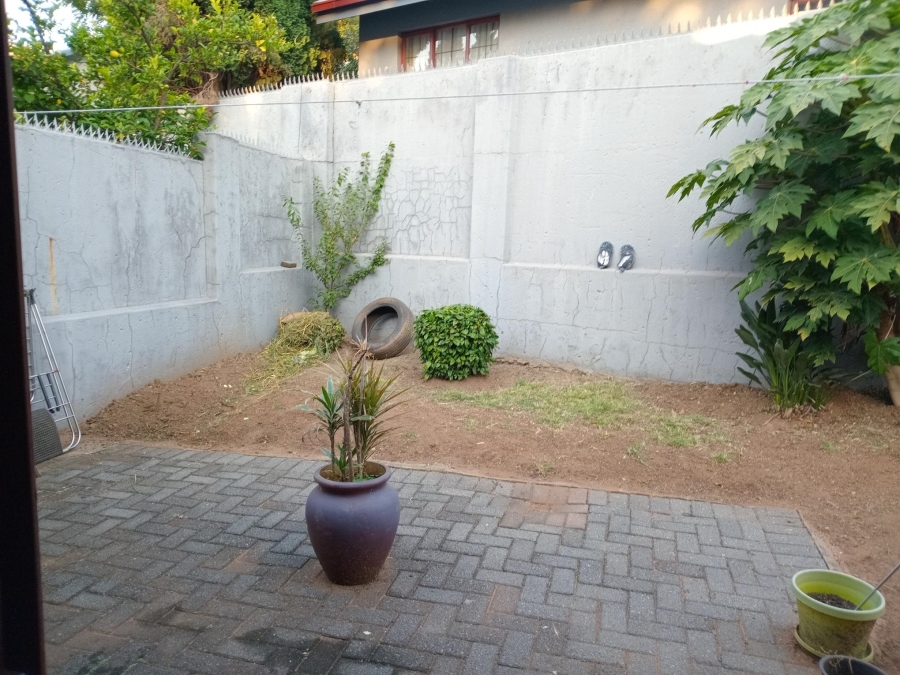 2 Bedroom Property for Sale in Corlett Gardens Gauteng