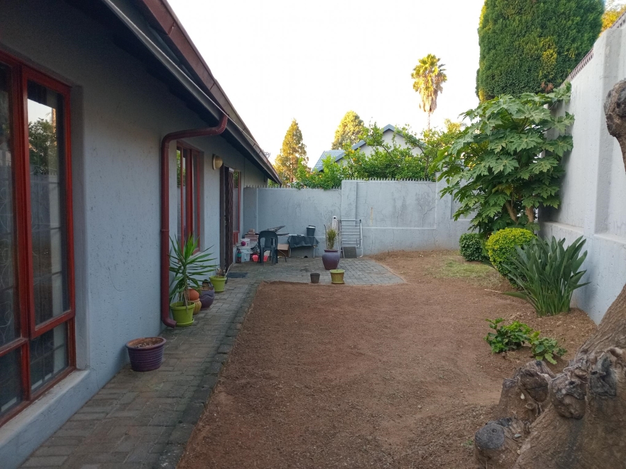 2 Bedroom Property for Sale in Corlett Gardens Gauteng
