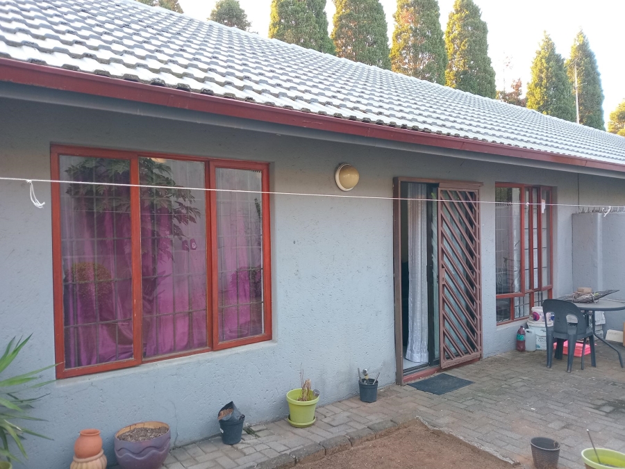 2 Bedroom Property for Sale in Corlett Gardens Gauteng