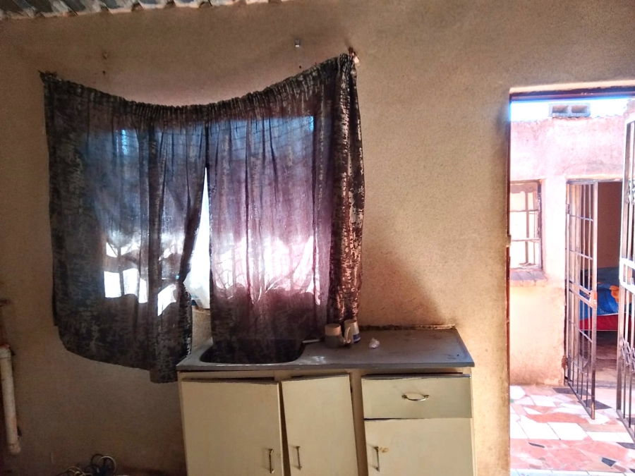 5 Bedroom Property for Sale in Emangweni Gauteng