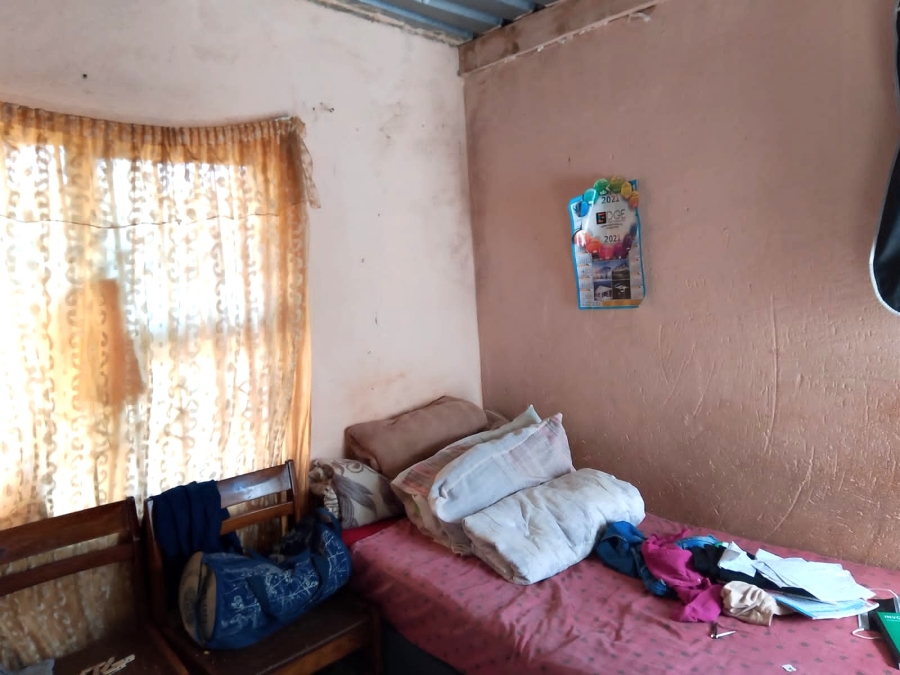5 Bedroom Property for Sale in Emangweni Gauteng