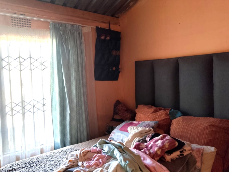5 Bedroom Property for Sale in Emangweni Gauteng