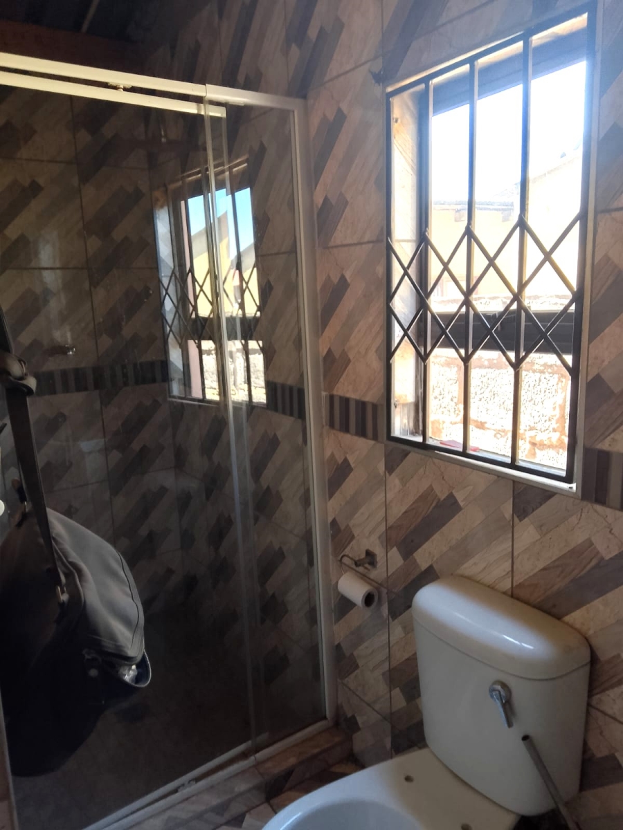 5 Bedroom Property for Sale in Emangweni Gauteng