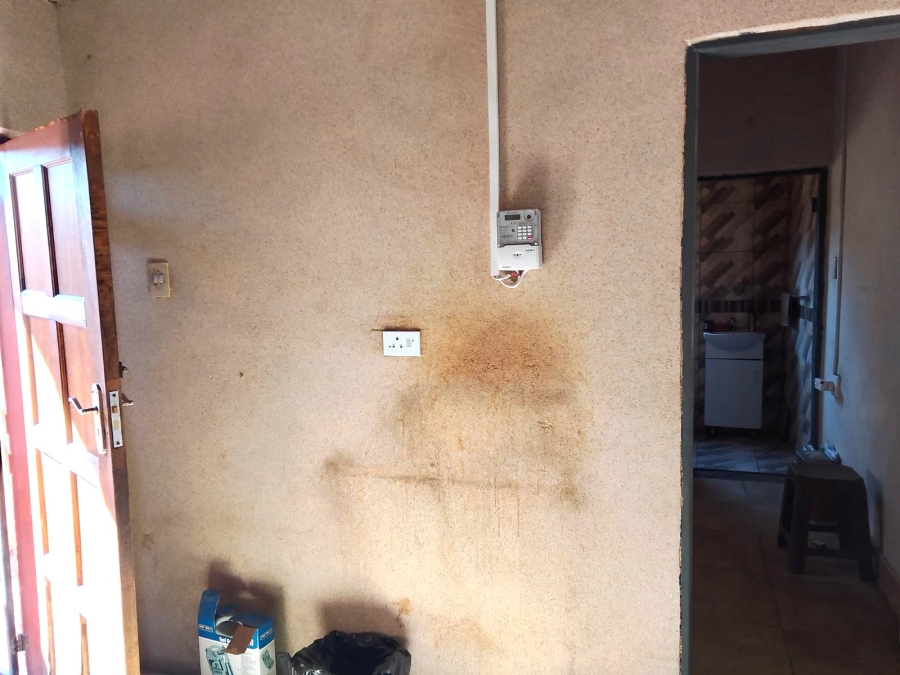 5 Bedroom Property for Sale in Emangweni Gauteng