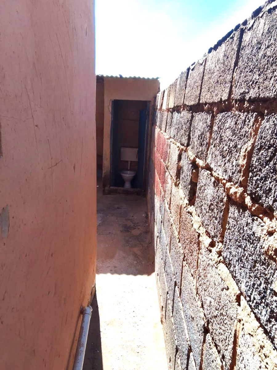 5 Bedroom Property for Sale in Emangweni Gauteng