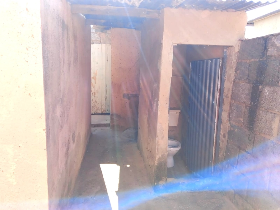 5 Bedroom Property for Sale in Emangweni Gauteng