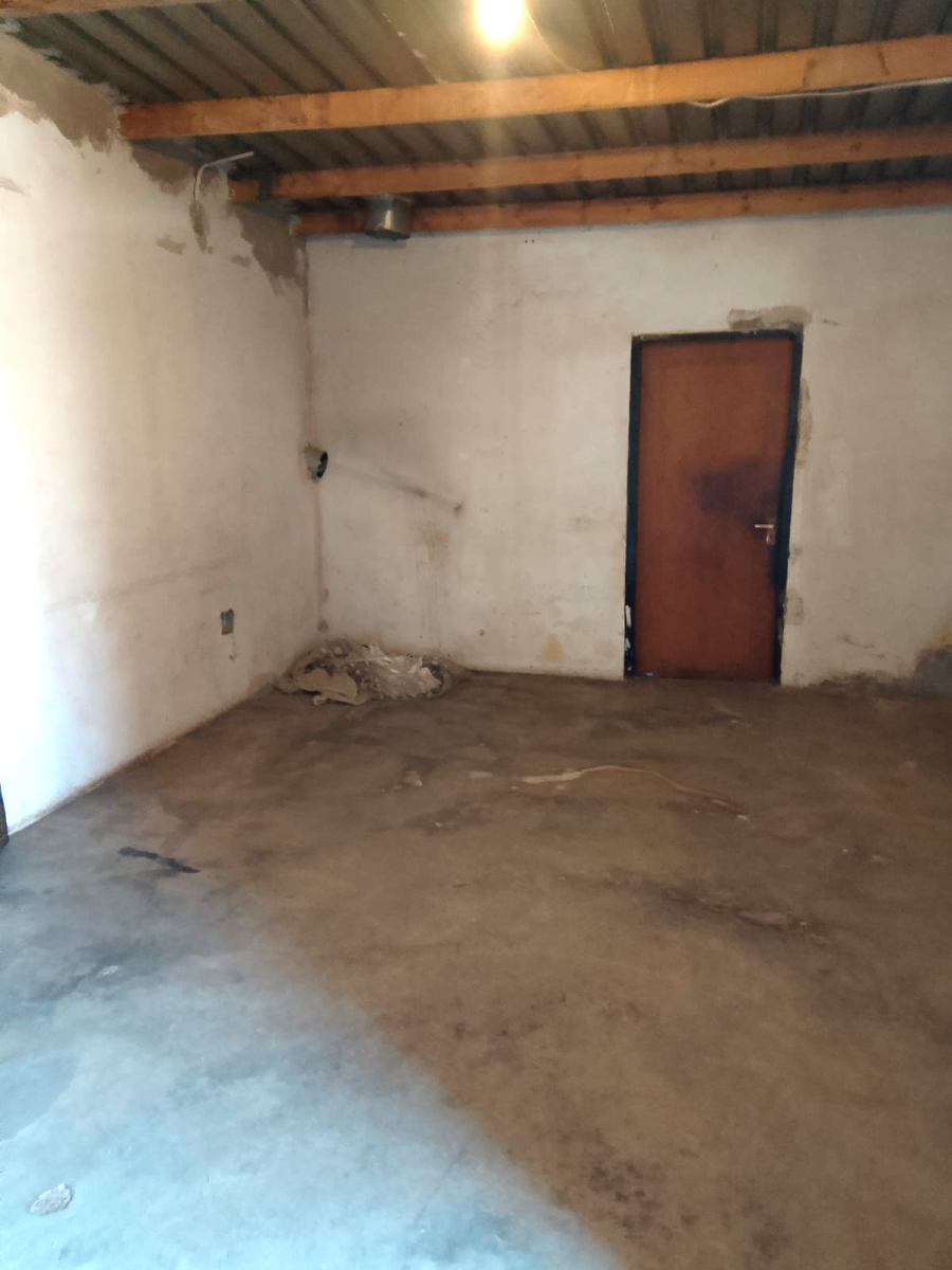 5 Bedroom Property for Sale in Emangweni Gauteng