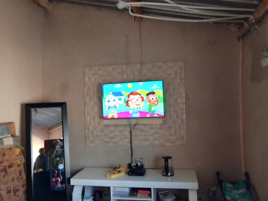 5 Bedroom Property for Sale in Emangweni Gauteng