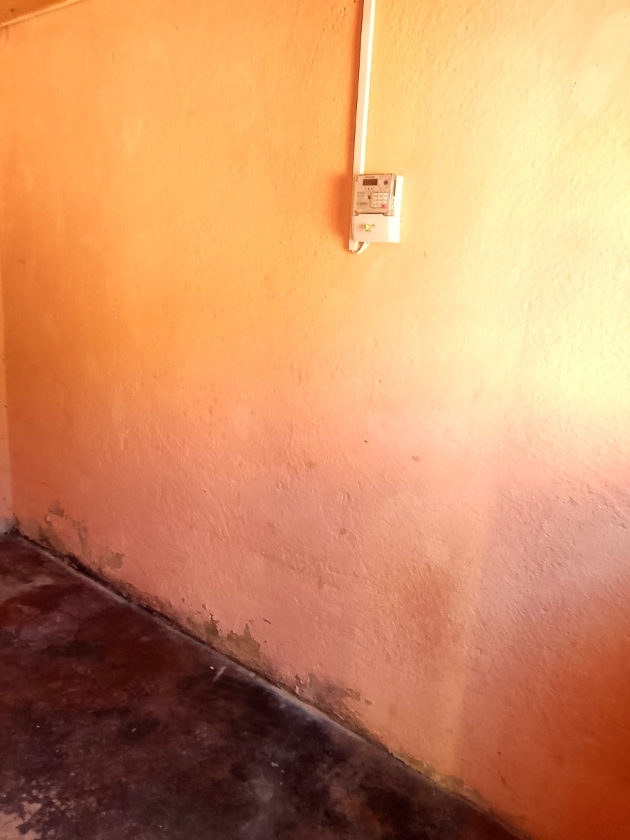 5 Bedroom Property for Sale in Emangweni Gauteng