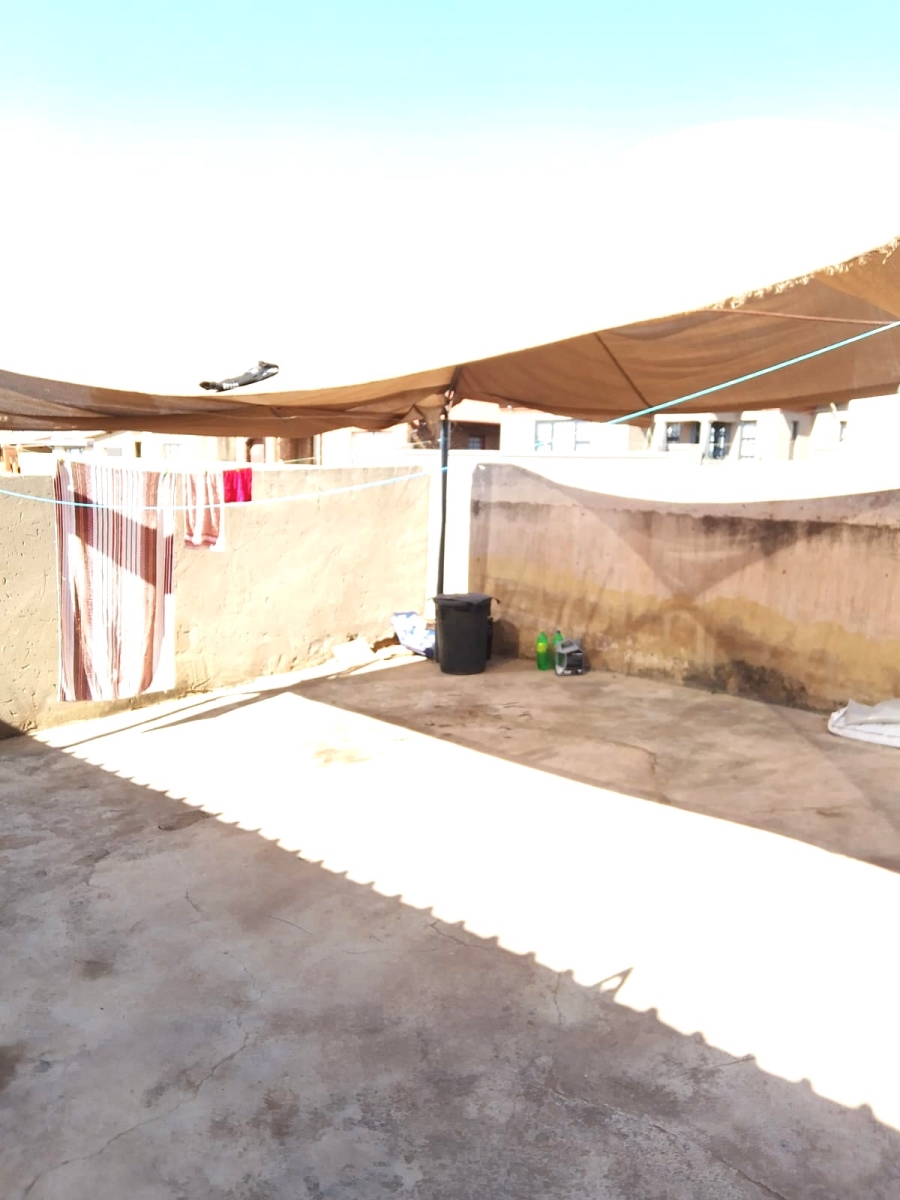 5 Bedroom Property for Sale in Emangweni Gauteng