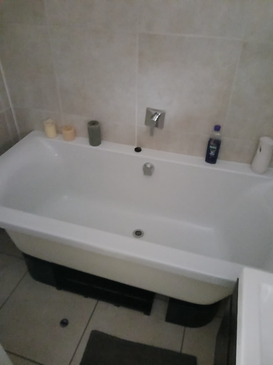 3 Bedroom Property for Sale in Oakdene Gauteng