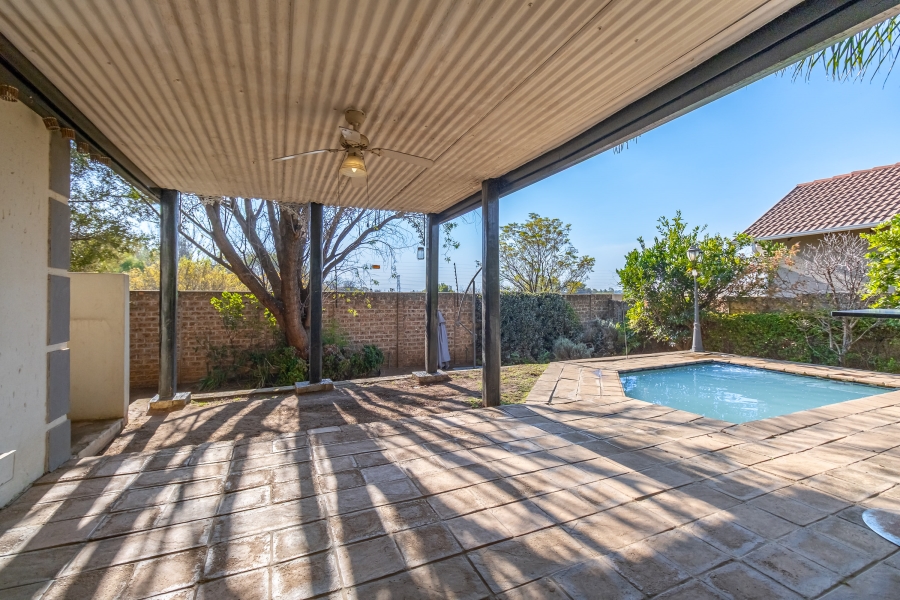 3 Bedroom Property for Sale in Broadacres Gauteng