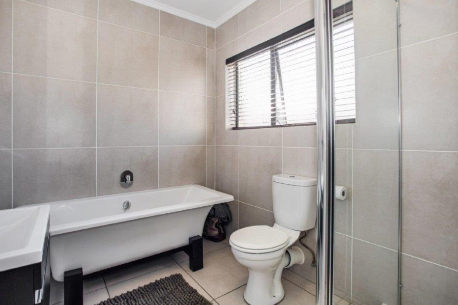 To Let 2 Bedroom Property for Rent in Kyalami Hills Gauteng