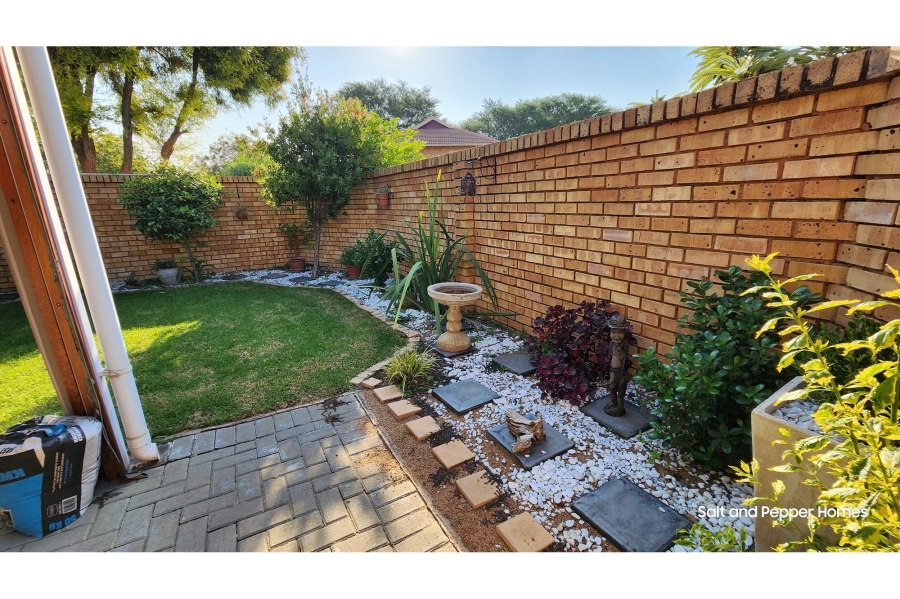 To Let 2 Bedroom Property for Rent in Sinoville Gauteng
