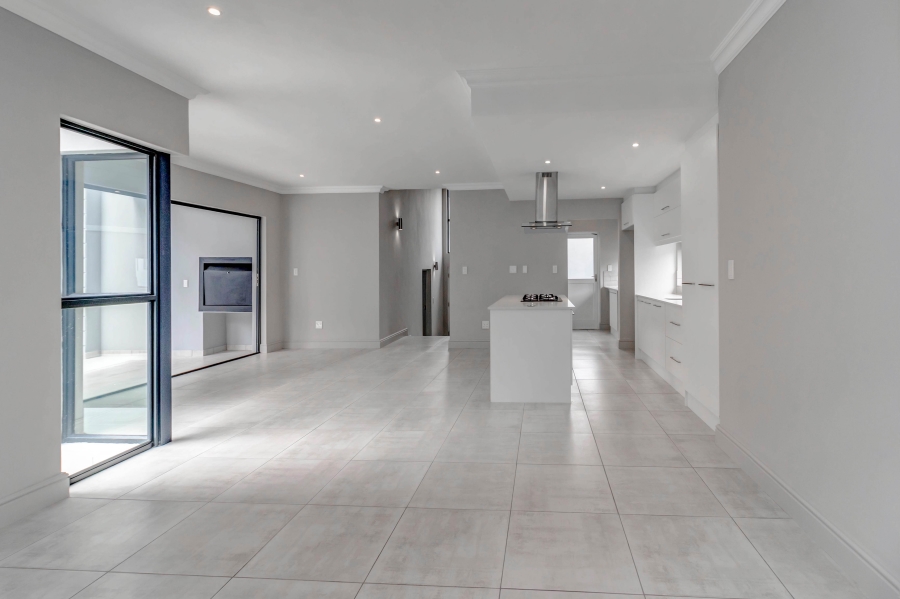 To Let 4 Bedroom Property for Rent in Broadacres Gauteng