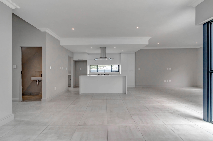 To Let 4 Bedroom Property for Rent in Broadacres Gauteng