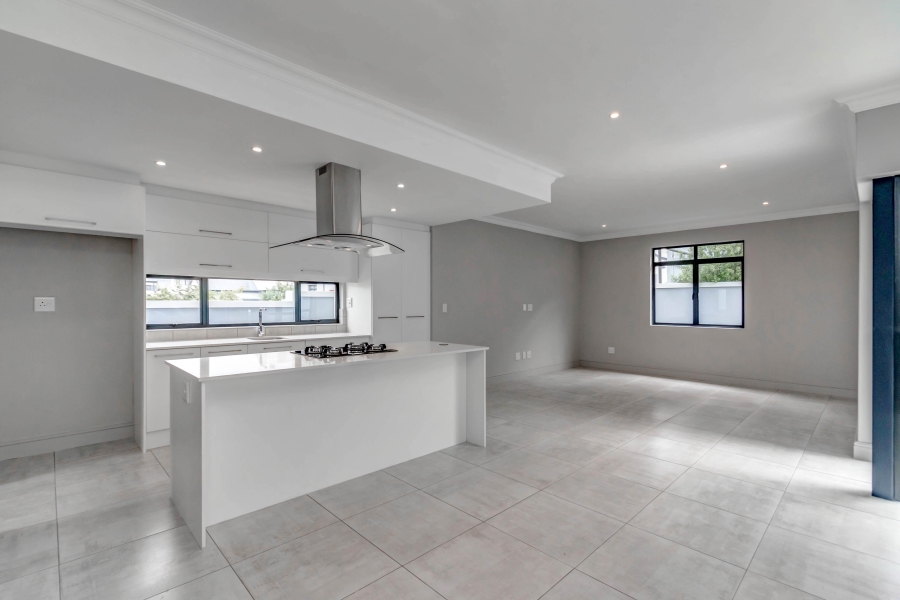 To Let 4 Bedroom Property for Rent in Broadacres Gauteng