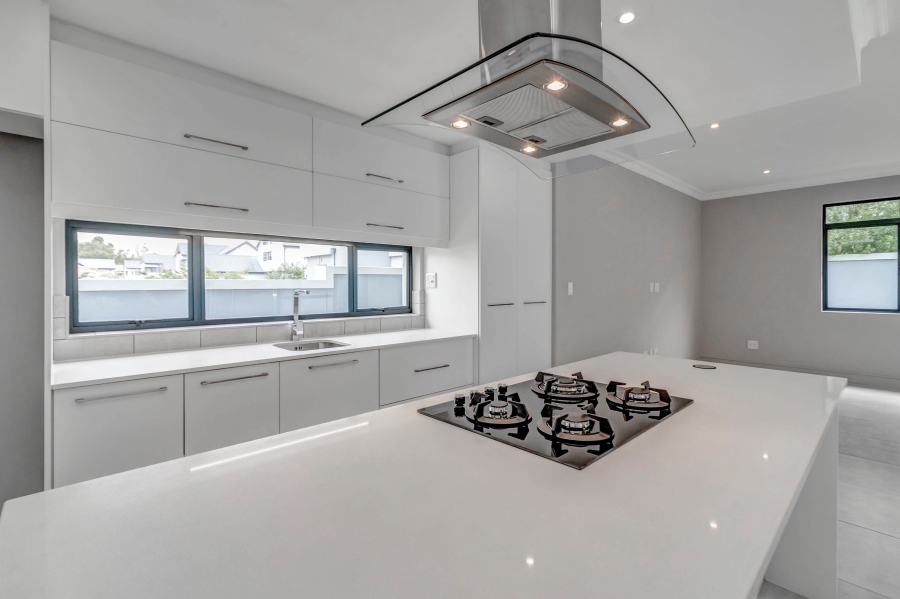 To Let 4 Bedroom Property for Rent in Broadacres Gauteng