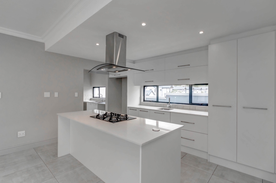 To Let 4 Bedroom Property for Rent in Broadacres Gauteng