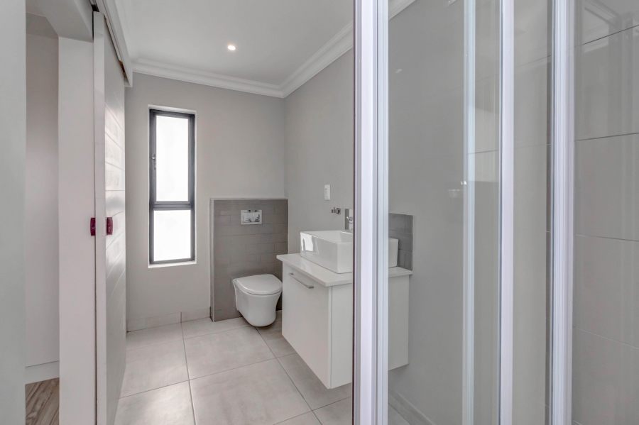 To Let 4 Bedroom Property for Rent in Broadacres Gauteng