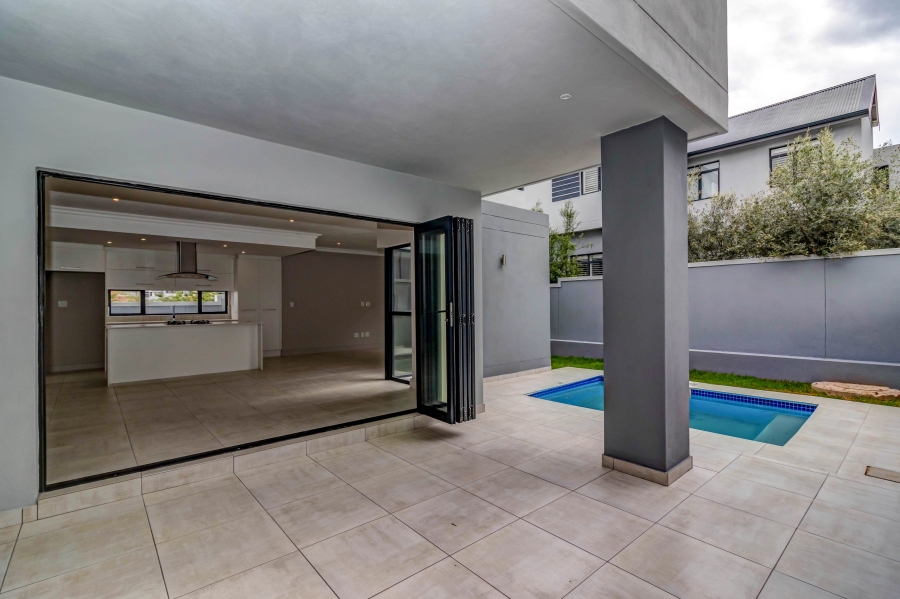 To Let 4 Bedroom Property for Rent in Broadacres Gauteng