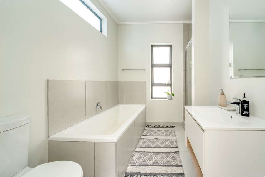 3 Bedroom Property for Sale in Broadacres Gauteng