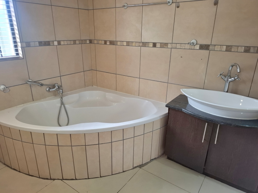 4 Bedroom Property for Sale in Greenhills Gauteng