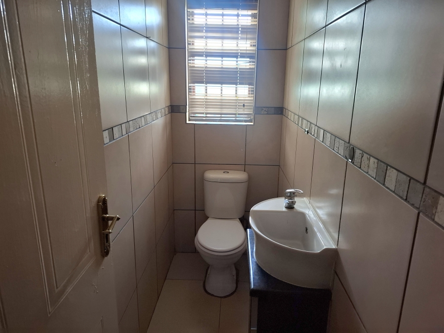 4 Bedroom Property for Sale in Greenhills Gauteng