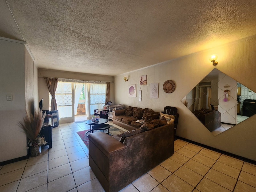 2 Bedroom Property for Sale in Three Rivers Proper Gauteng