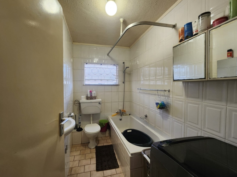 2 Bedroom Property for Sale in Three Rivers Proper Gauteng