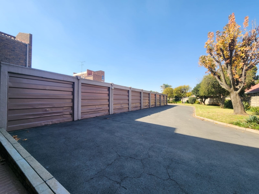 2 Bedroom Property for Sale in Three Rivers Proper Gauteng
