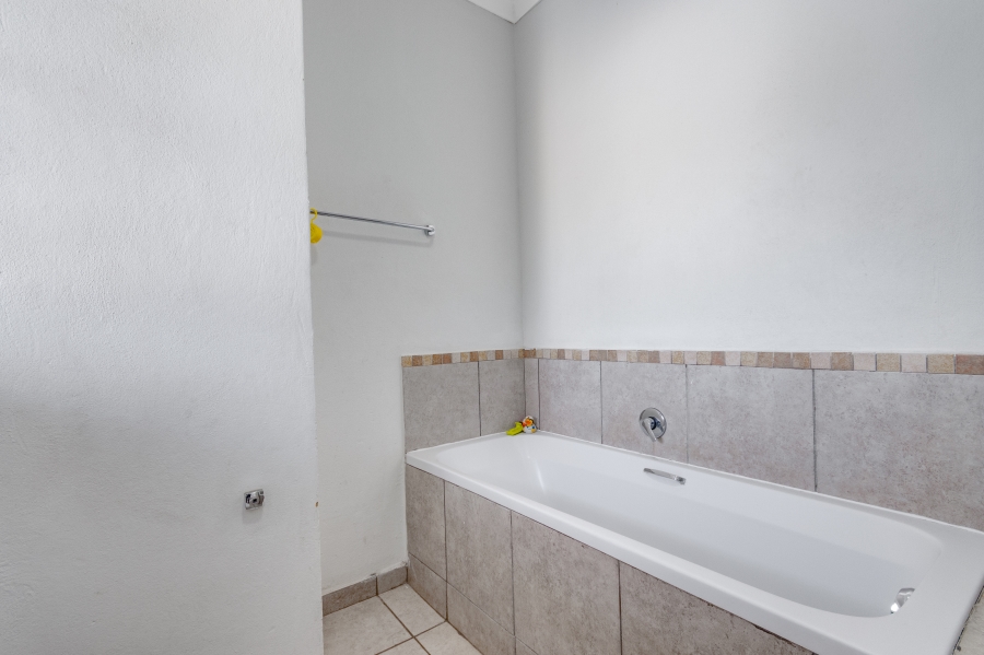 2 Bedroom Property for Sale in Grand Central Gauteng