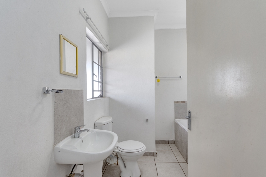 2 Bedroom Property for Sale in Grand Central Gauteng