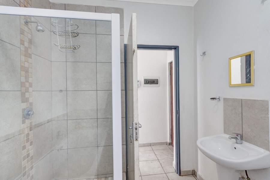 2 Bedroom Property for Sale in Grand Central Gauteng