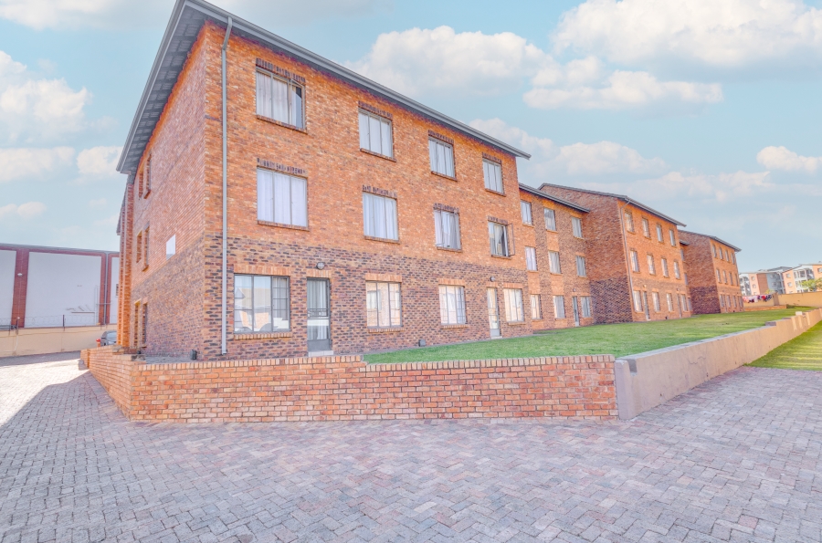 2 Bedroom Property for Sale in Grand Central Gauteng