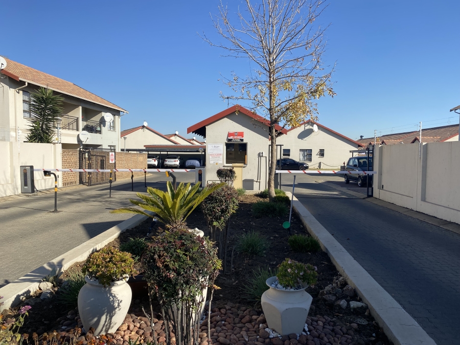 To Let 3 Bedroom Property for Rent in Parkrand Gauteng