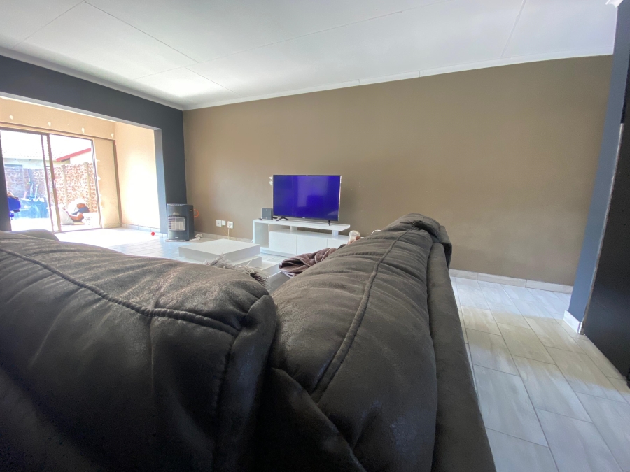 To Let 3 Bedroom Property for Rent in Parkrand Gauteng