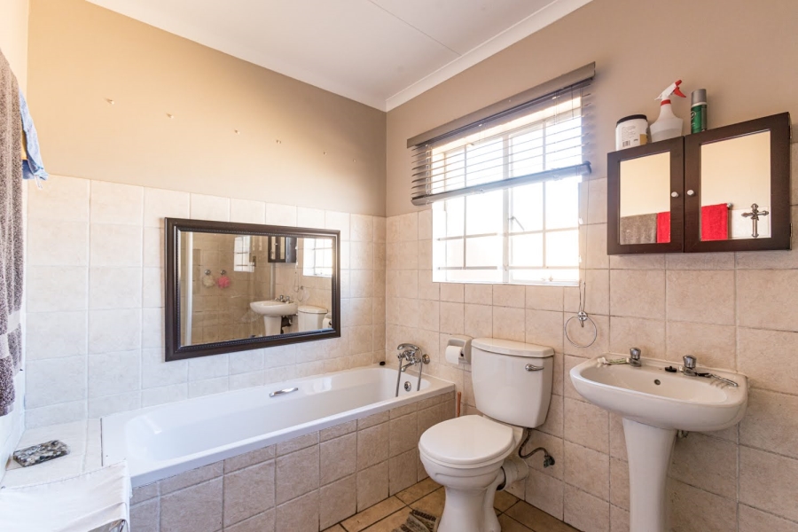 To Let 2 Bedroom Property for Rent in Equestria Gauteng