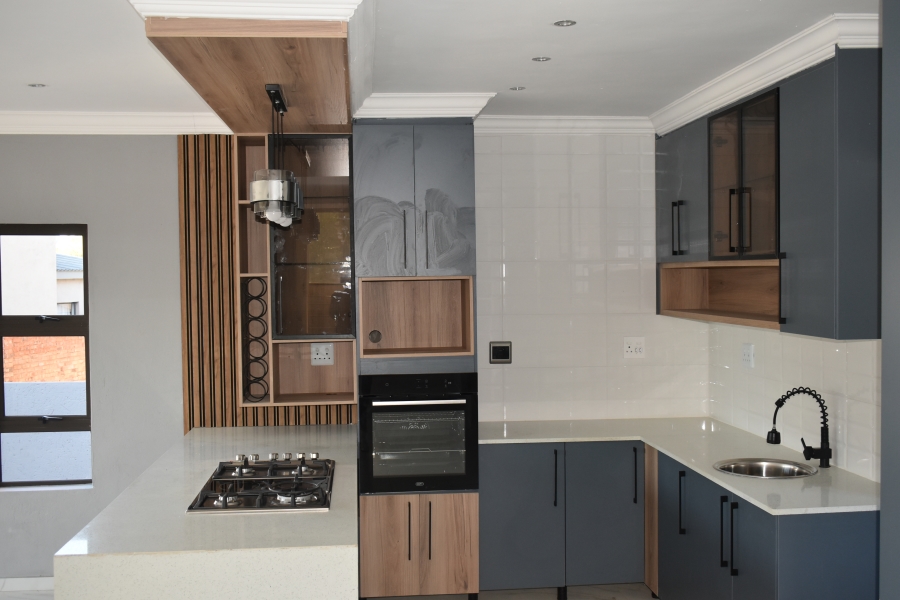 5 Bedroom Property for Sale in Roodepark Eco Estate Gauteng