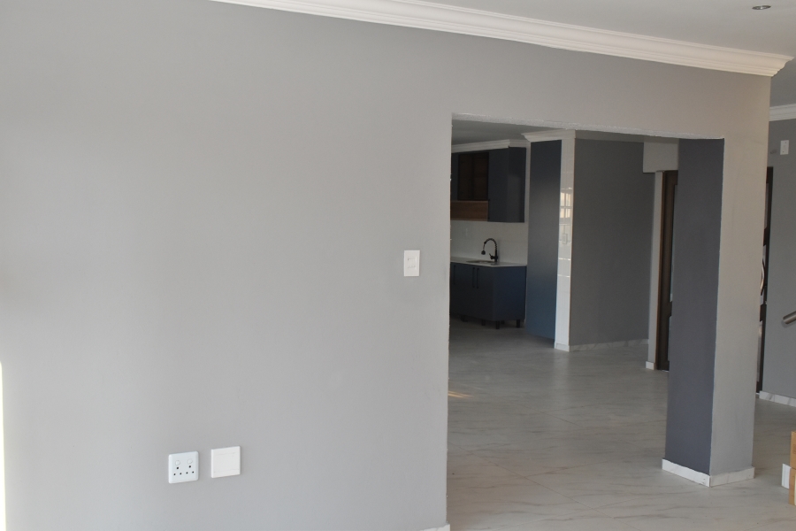 5 Bedroom Property for Sale in Roodepark Eco Estate Gauteng