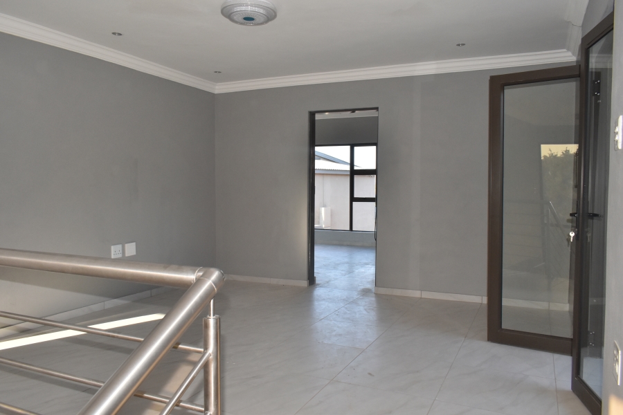 5 Bedroom Property for Sale in Roodepark Eco Estate Gauteng