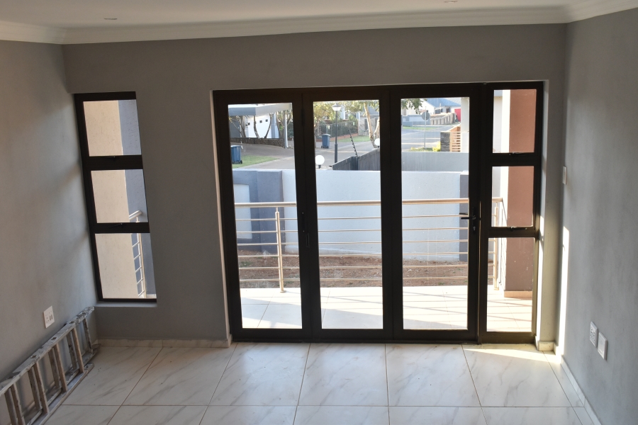 5 Bedroom Property for Sale in Roodepark Eco Estate Gauteng